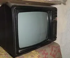 Televizor vintage alb negru portabil 2 bucati