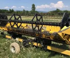 Lichidator judiciar vand Combina New Holland TC5.80 + accesorii.