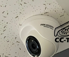 Instalam sisteme de supraveghere 4 camere hikvision 5mp profesionale.