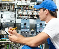 Electrician in constructii